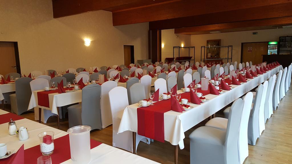 Hotel Restaurant Teichaue Adendorf Esterno foto